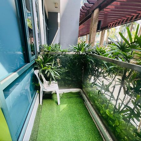 One Palm Tree Villas Condominium - Studio 2Nd Fl With Balcony - Across Terminal 3 Airport Pasay Kültér fotó