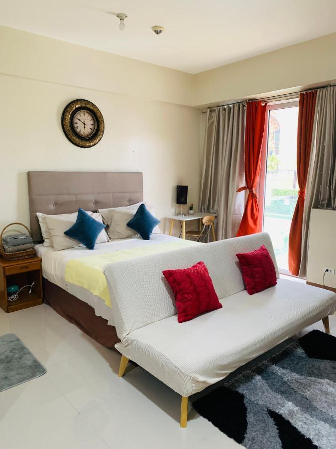 One Palm Tree Villas Condominium - Studio 2Nd Fl With Balcony - Across Terminal 3 Airport Pasay Kültér fotó