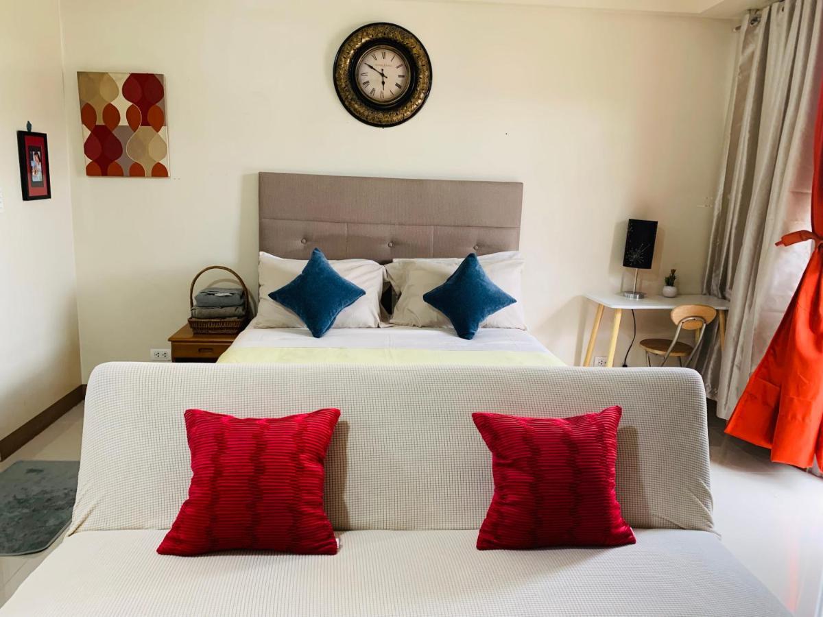 One Palm Tree Villas Condominium - Studio 2Nd Fl With Balcony - Across Terminal 3 Airport Pasay Kültér fotó