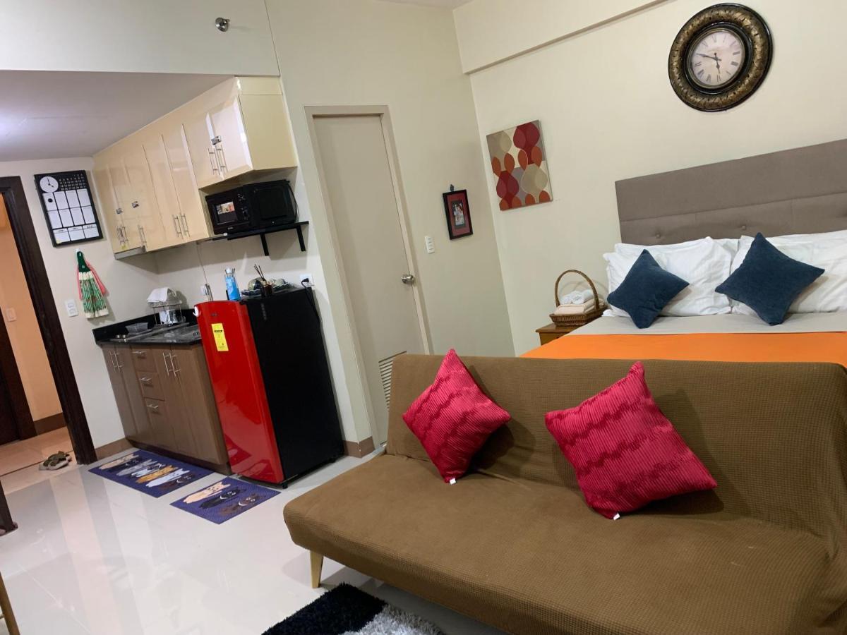 One Palm Tree Villas Condominium - Studio 2Nd Fl With Balcony - Across Terminal 3 Airport Pasay Kültér fotó