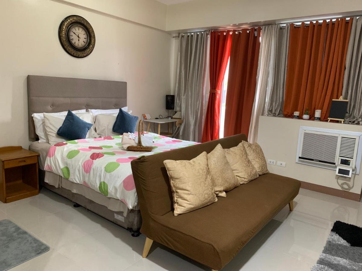 One Palm Tree Villas Condominium - Studio 2Nd Fl With Balcony - Across Terminal 3 Airport Pasay Kültér fotó
