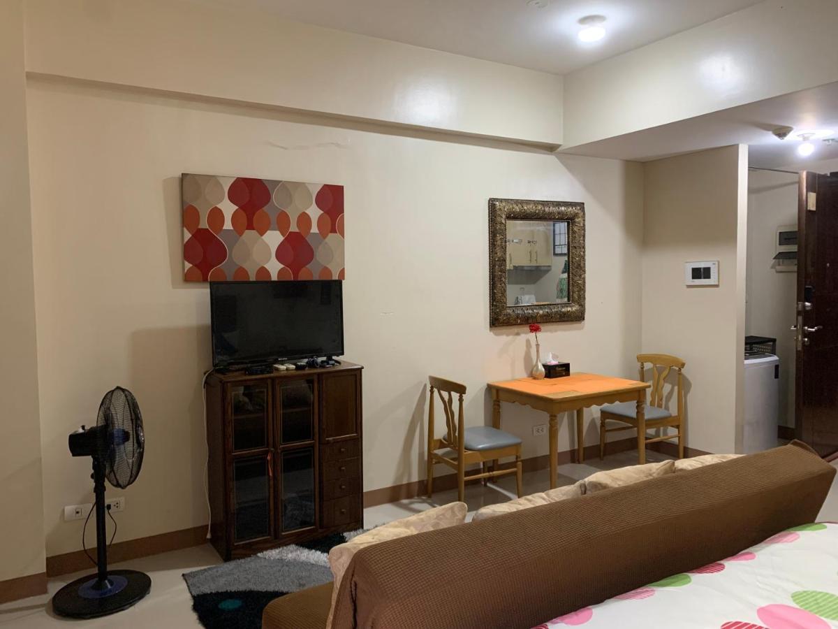 One Palm Tree Villas Condominium - Studio 2Nd Fl With Balcony - Across Terminal 3 Airport Pasay Kültér fotó
