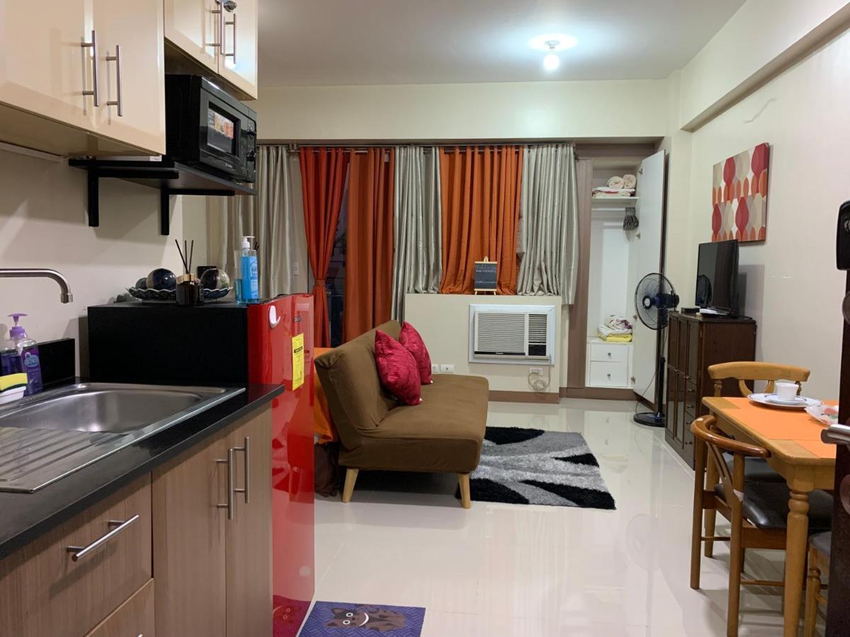 One Palm Tree Villas Condominium - Studio 2Nd Fl With Balcony - Across Terminal 3 Airport Pasay Kültér fotó