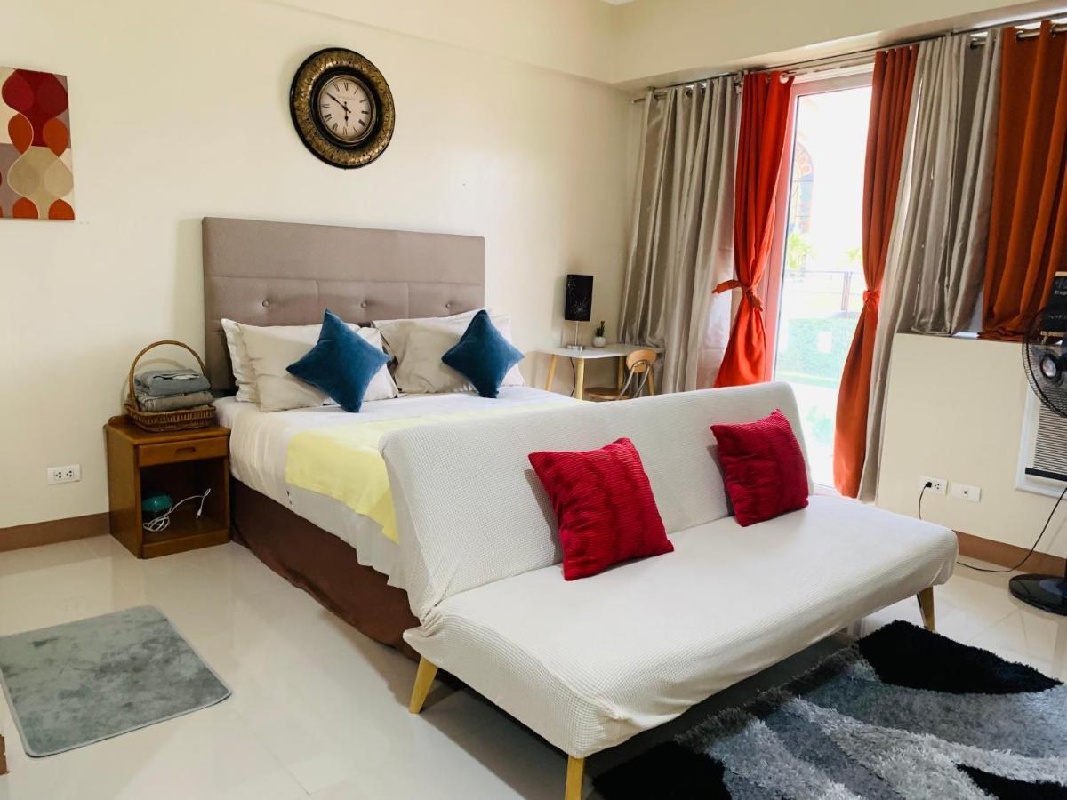 One Palm Tree Villas Condominium - Studio 2Nd Fl With Balcony - Across Terminal 3 Airport Pasay Kültér fotó