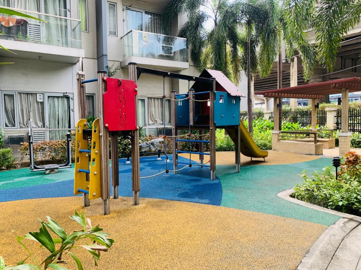 One Palm Tree Villas Condominium - Studio 2Nd Fl With Balcony - Across Terminal 3 Airport Pasay Kültér fotó