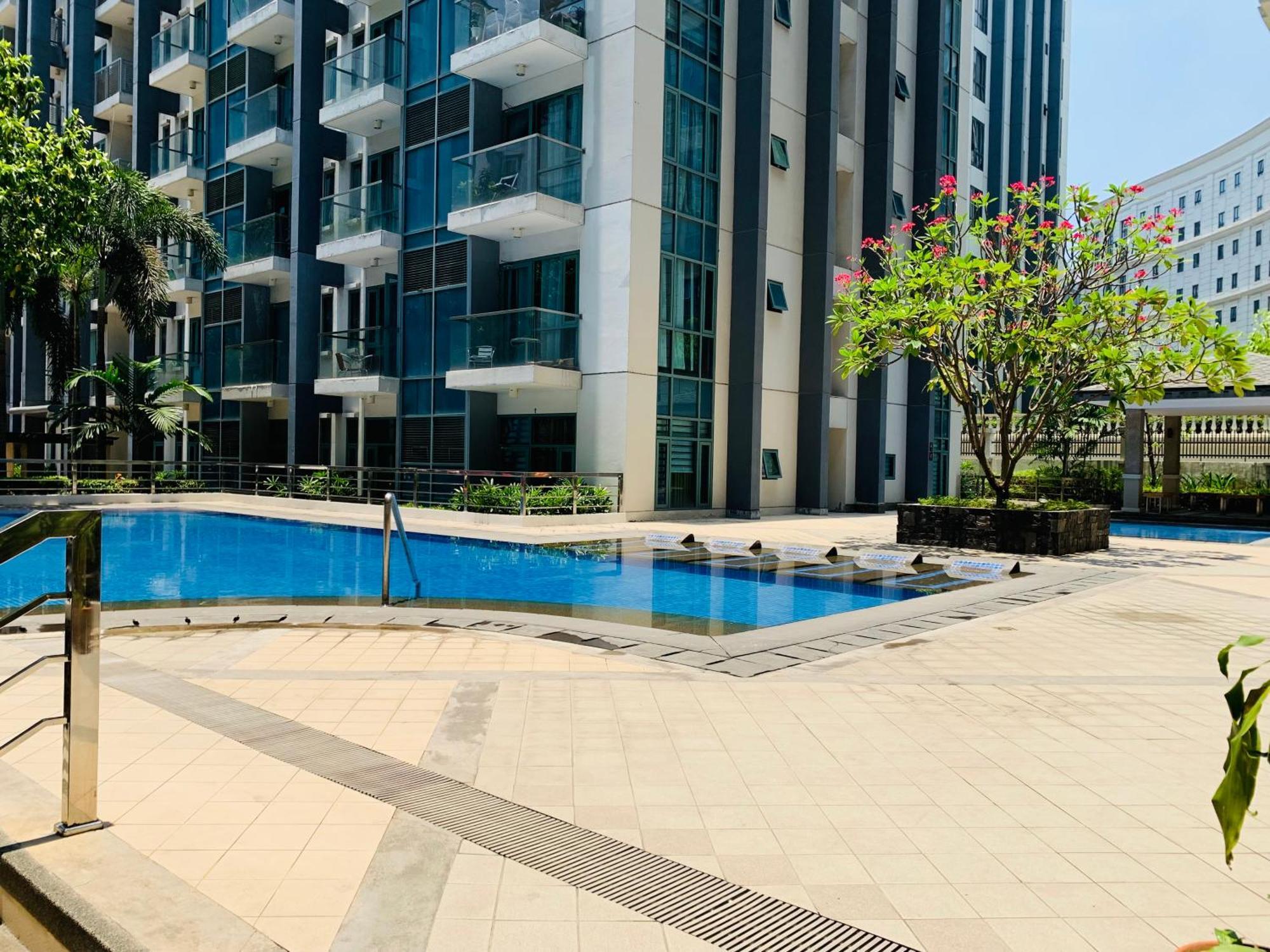 One Palm Tree Villas Condominium - Studio 2Nd Fl With Balcony - Across Terminal 3 Airport Pasay Kültér fotó
