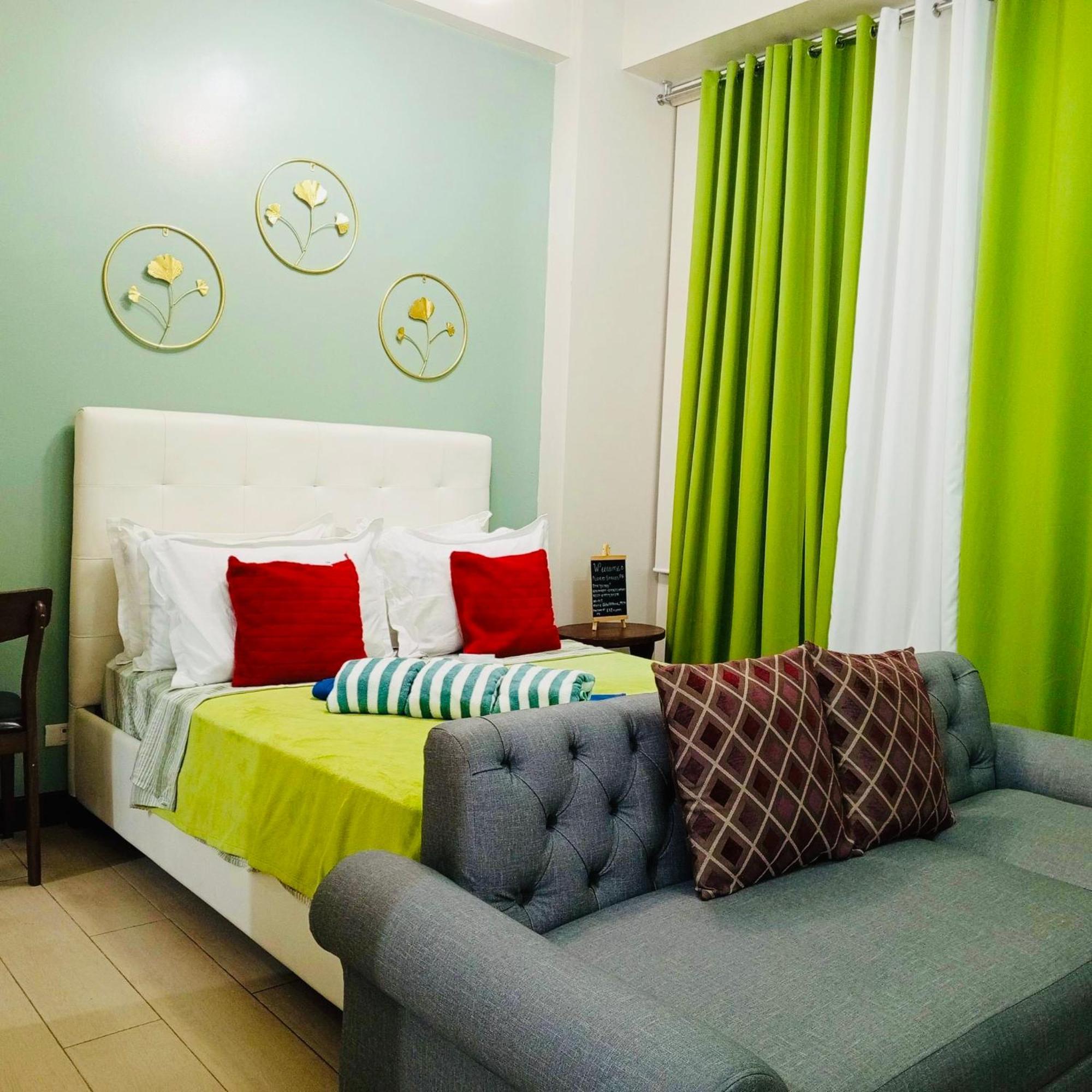 One Palm Tree Villas Condominium - Studio 2Nd Fl With Balcony - Across Terminal 3 Airport Pasay Kültér fotó