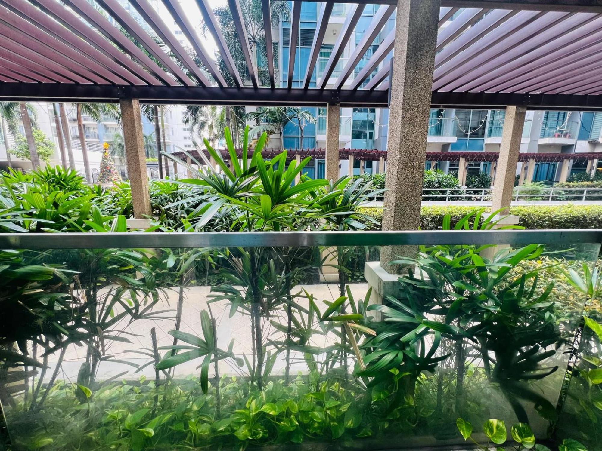 One Palm Tree Villas Condominium - Studio 2Nd Fl With Balcony - Across Terminal 3 Airport Pasay Kültér fotó