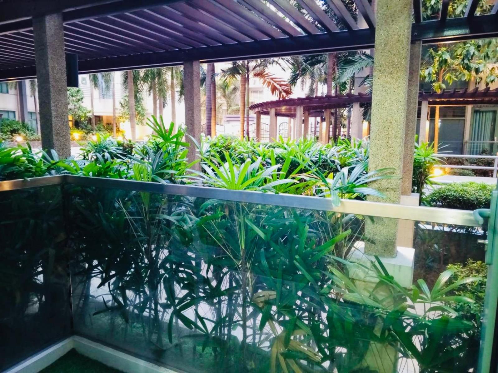 One Palm Tree Villas Condominium - Studio 2Nd Fl With Balcony - Across Terminal 3 Airport Pasay Kültér fotó