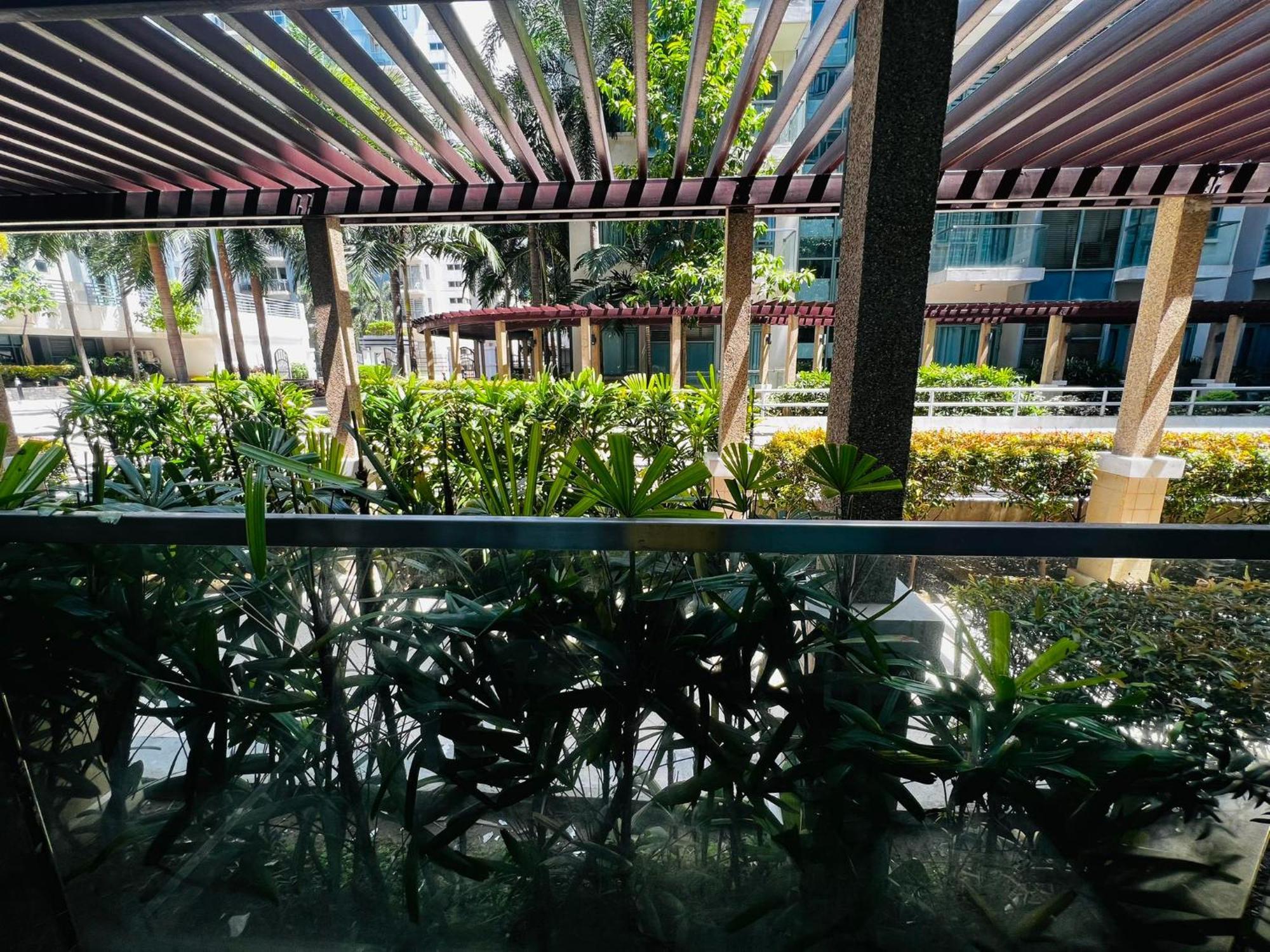 One Palm Tree Villas Condominium - Studio 2Nd Fl With Balcony - Across Terminal 3 Airport Pasay Kültér fotó