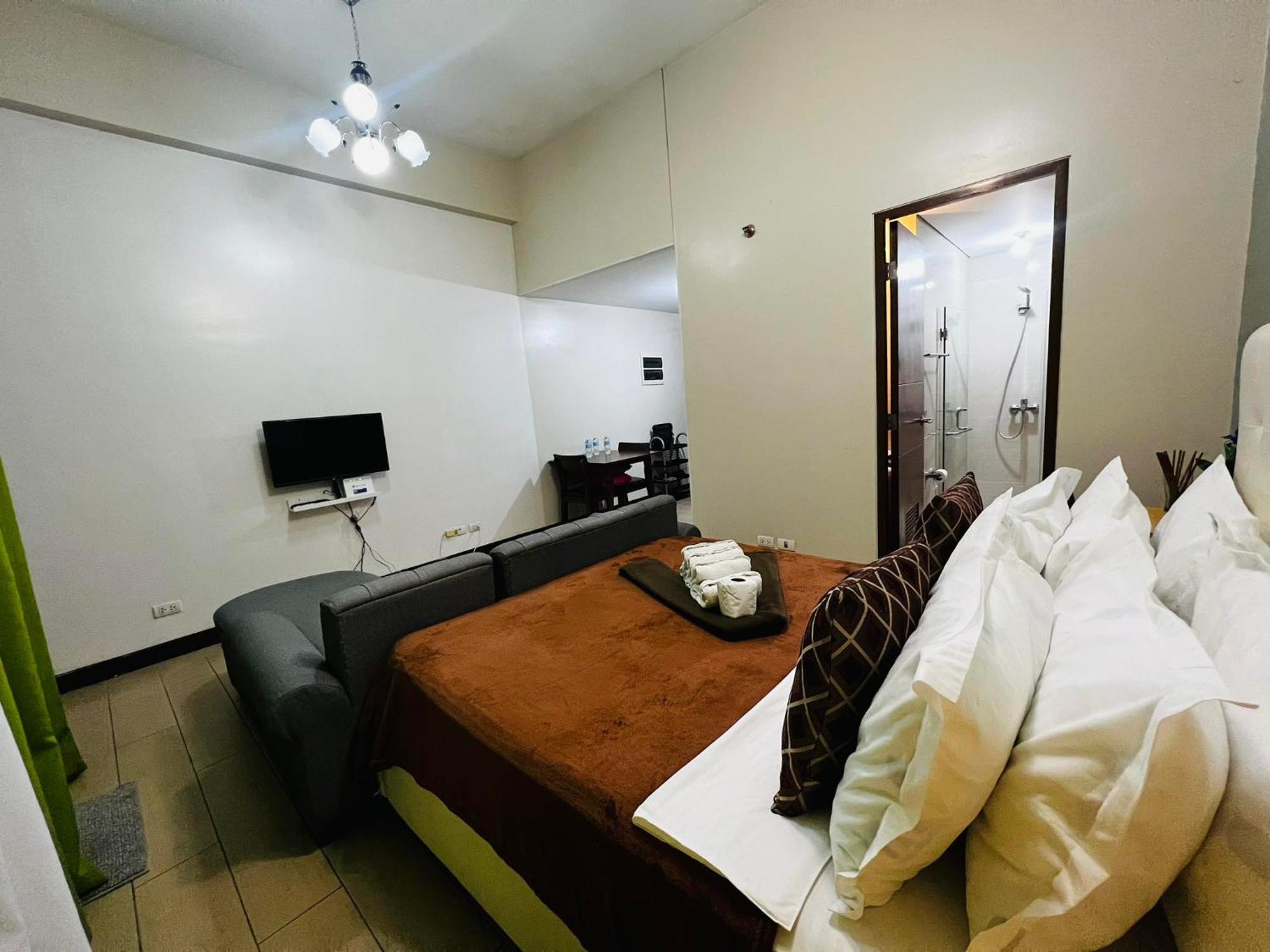 One Palm Tree Villas Condominium - Studio 2Nd Fl With Balcony - Across Terminal 3 Airport Pasay Kültér fotó