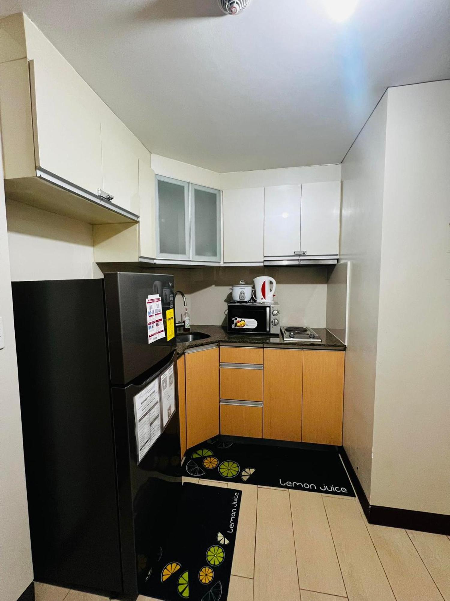 One Palm Tree Villas Condominium - Studio 2Nd Fl With Balcony - Across Terminal 3 Airport Pasay Kültér fotó
