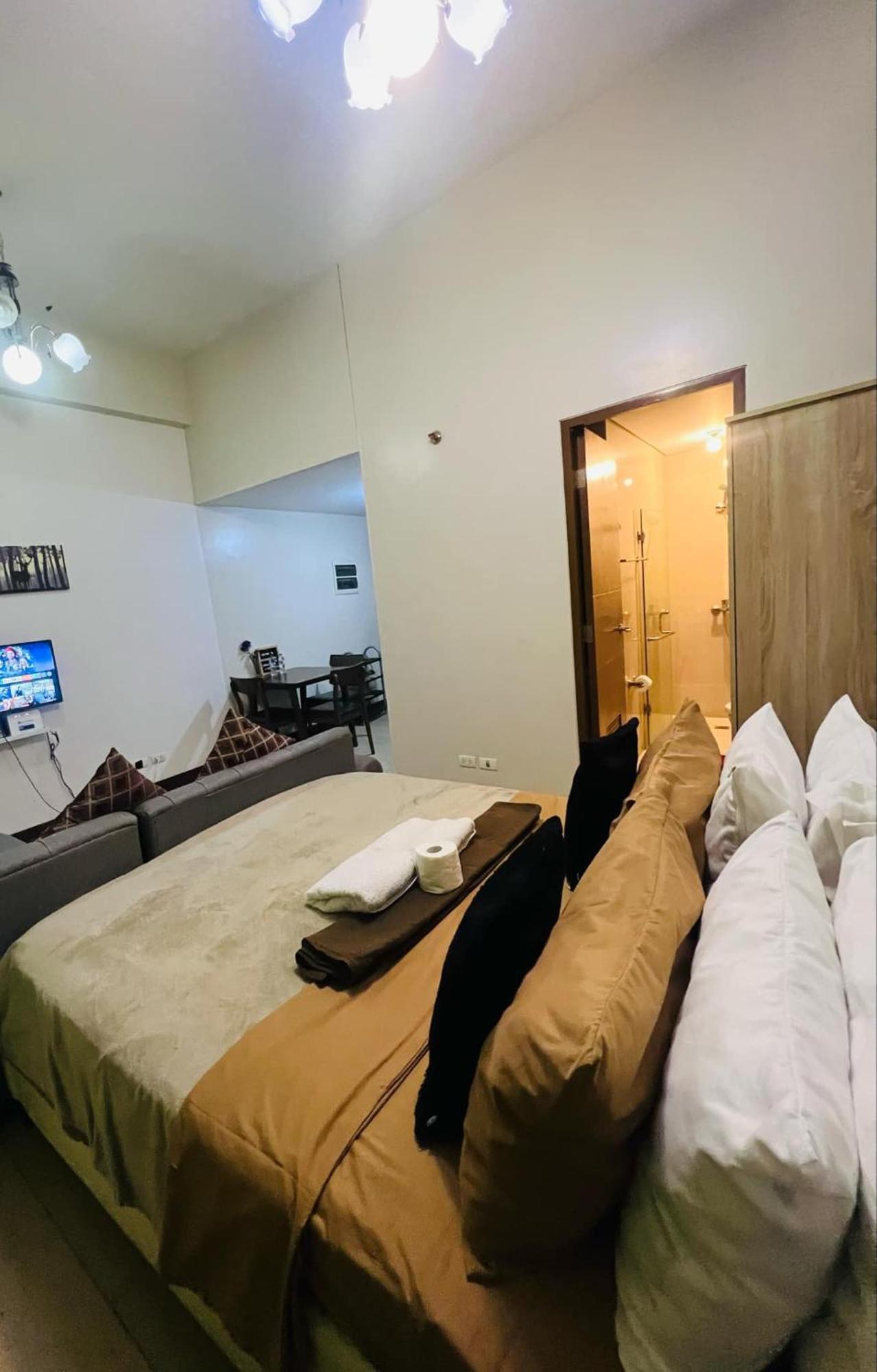 One Palm Tree Villas Condominium - Studio 2Nd Fl With Balcony - Across Terminal 3 Airport Pasay Kültér fotó