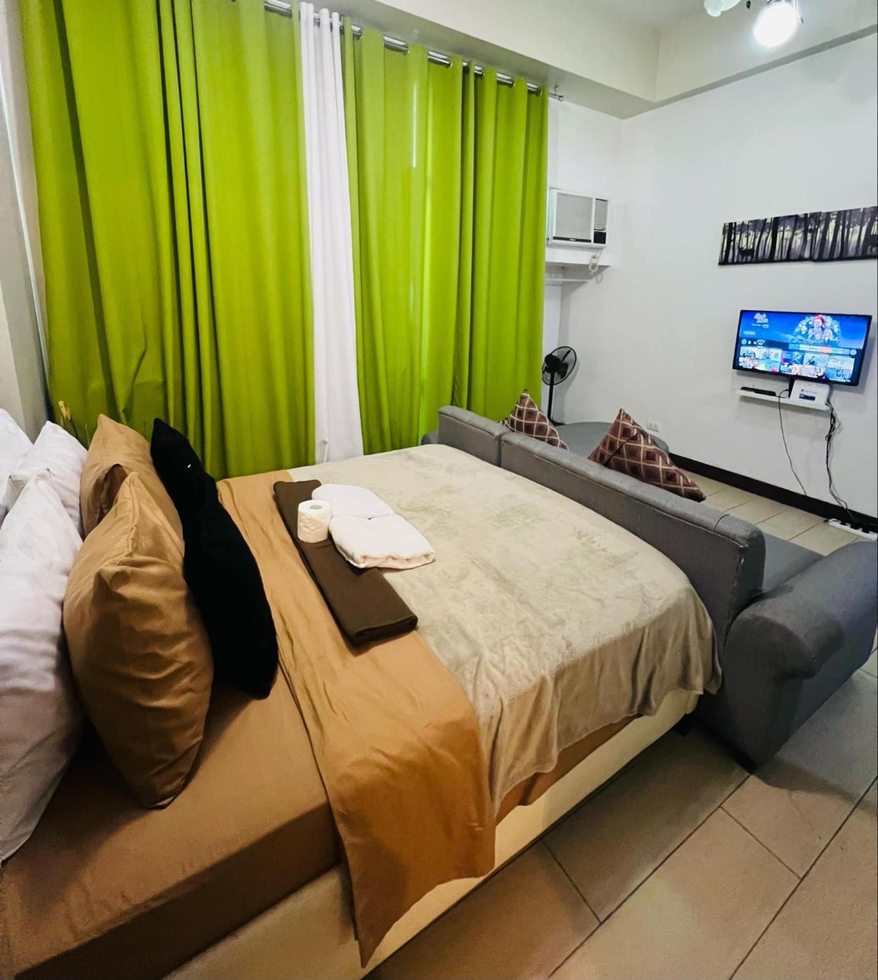 One Palm Tree Villas Condominium - Studio 2Nd Fl With Balcony - Across Terminal 3 Airport Pasay Kültér fotó