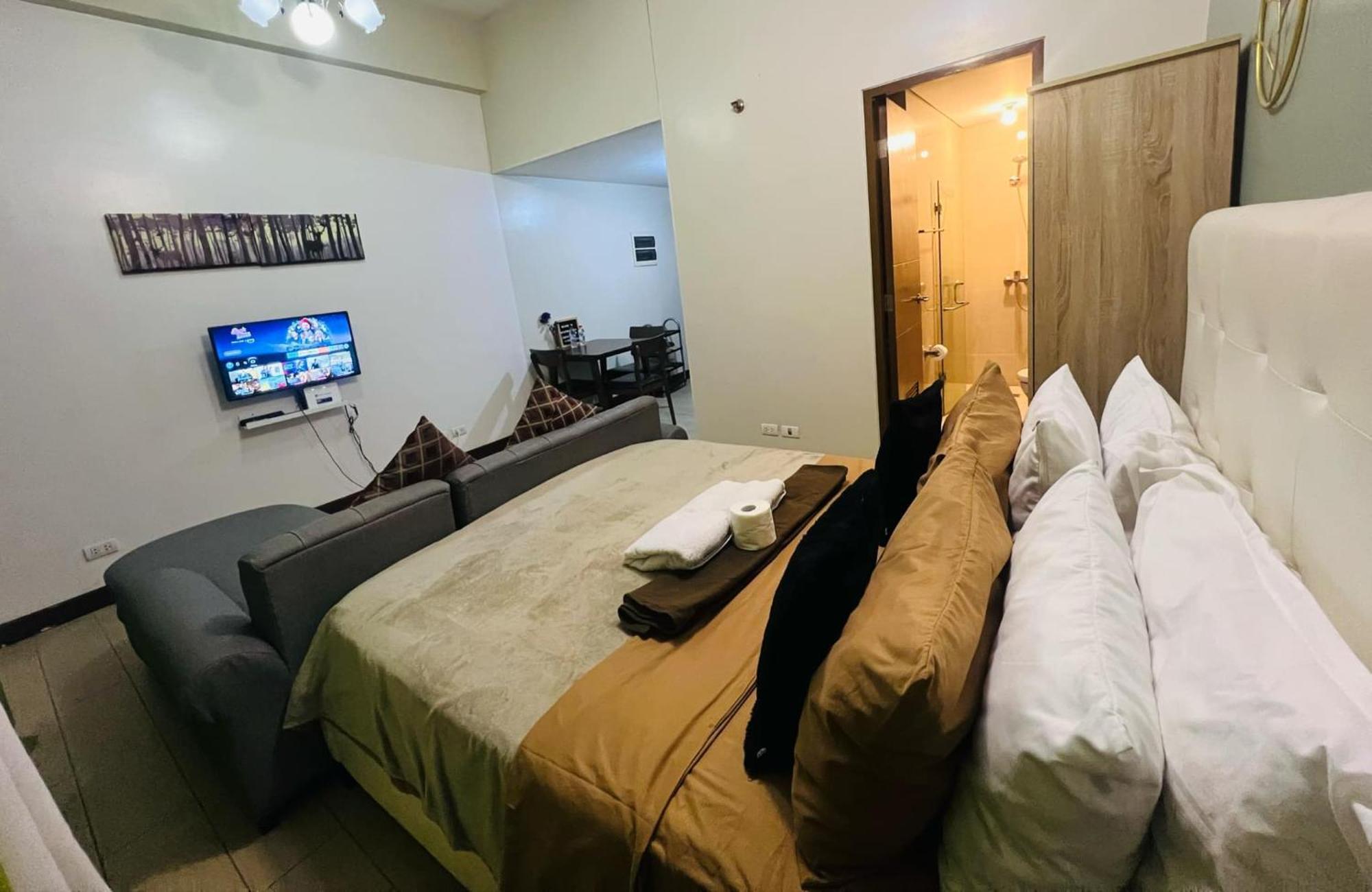 One Palm Tree Villas Condominium - Studio 2Nd Fl With Balcony - Across Terminal 3 Airport Pasay Kültér fotó