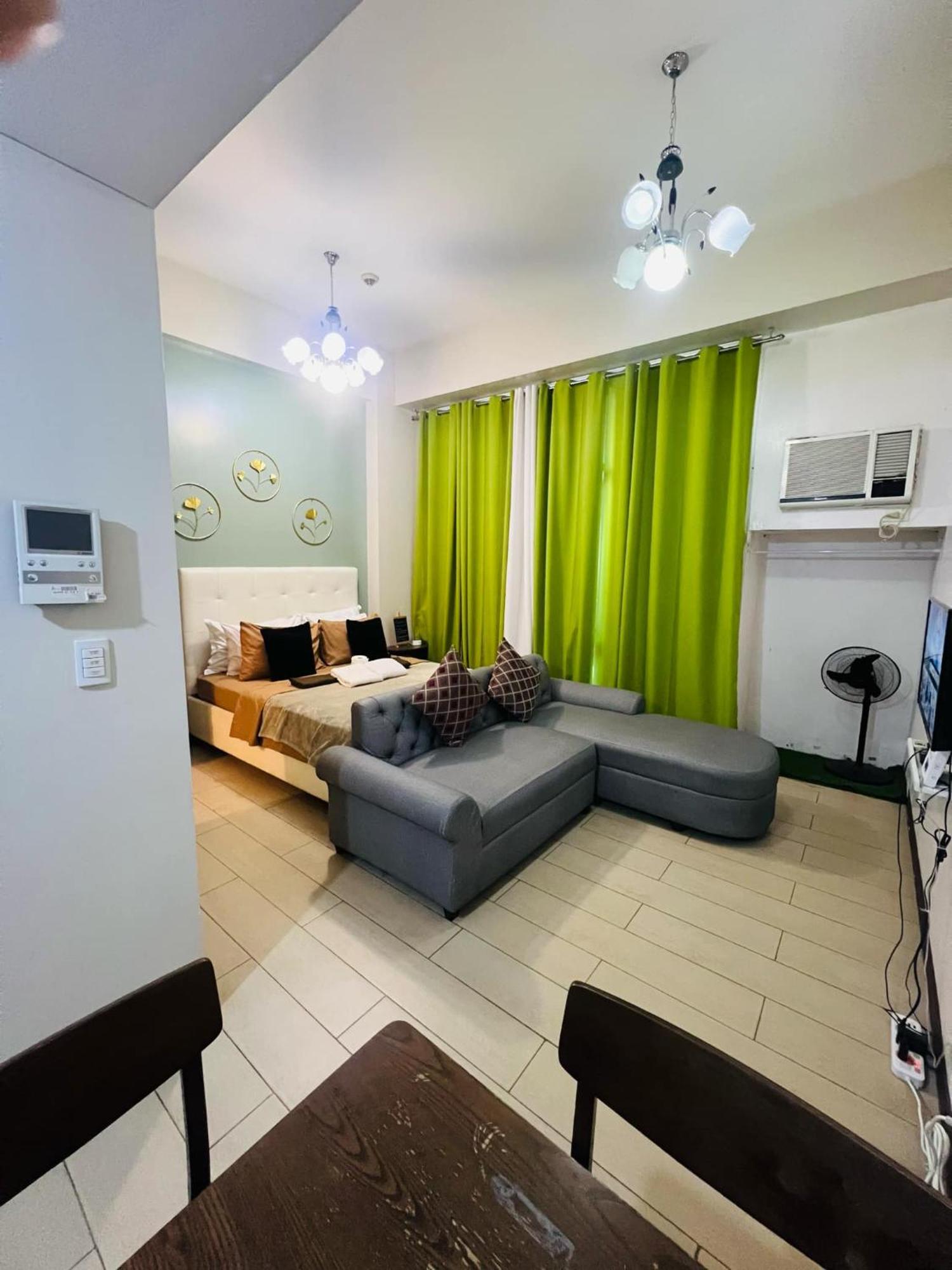 One Palm Tree Villas Condominium - Studio 2Nd Fl With Balcony - Across Terminal 3 Airport Pasay Kültér fotó